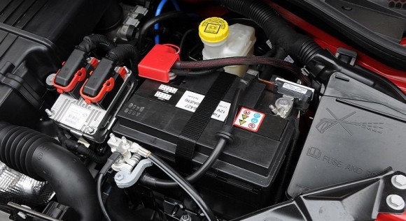 تشخیص خرابی باتری خودرو و زمان تعویض آن